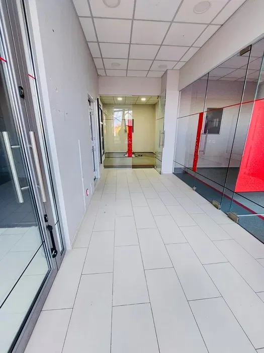 Spațiu ultracentral, pe colț stradă pietonală, lângă Primărie - imagine 1