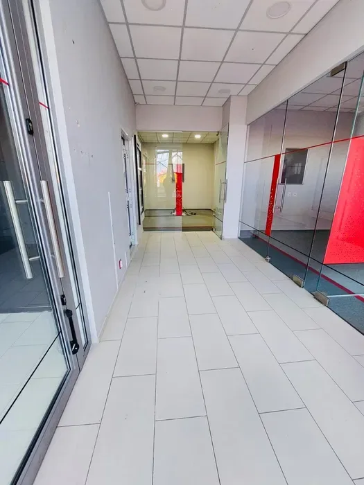 Spațiu ultracentral, pe colț stradă pietonală, lângă Primărie - imagine 1