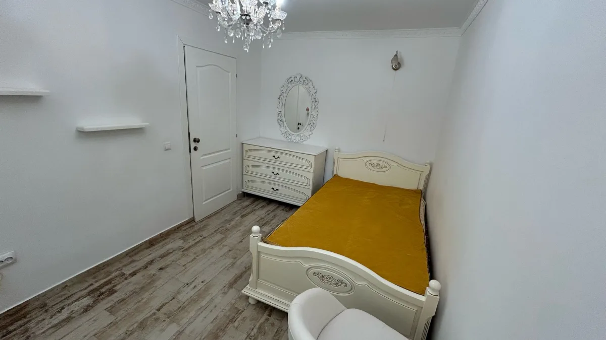 Apartament duplex Iasi cu 4 dormitoare, 2 bai, cu grădină, locuri parcare - 1333E/ mp - imagine 1
