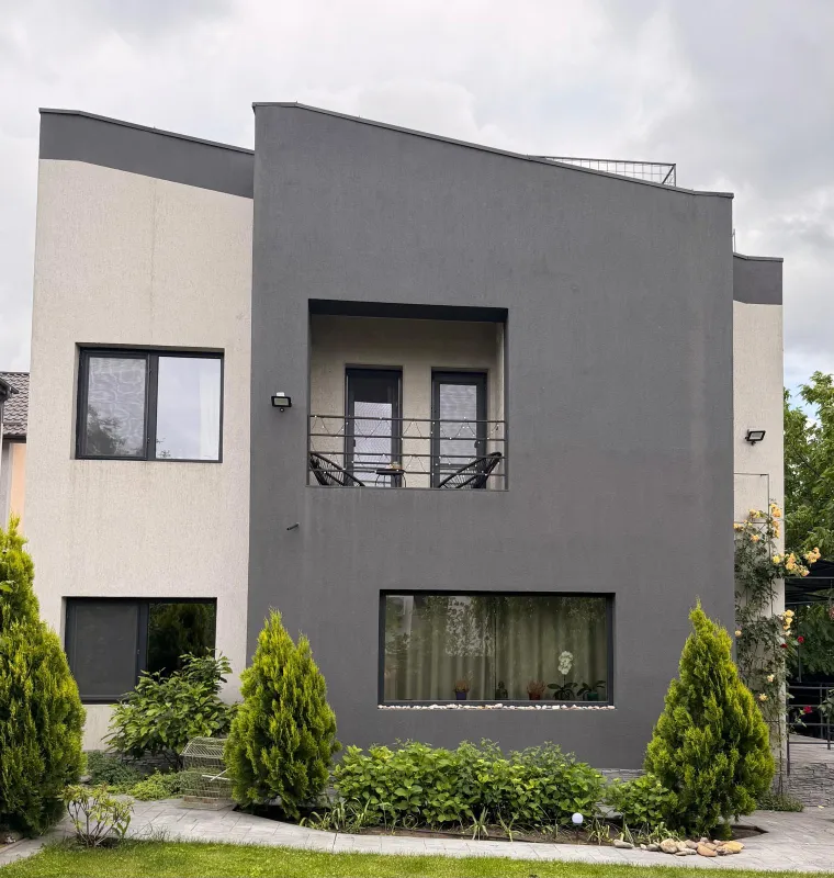 Casă finalizată 2025 Bârnova P + 1 E + pod + 6 m² beci ,425 m² grădină -1000 € / lună + 1 lună garanție