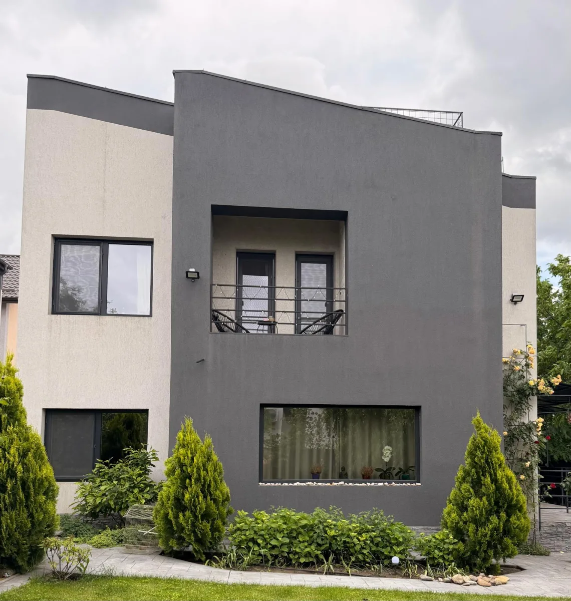Casă finalizată 2025 Bârnova P + 1 E + pod + 6 m² beci ,425 m² grădină -1000 € / lună + 1 lună garanție - imagine 1